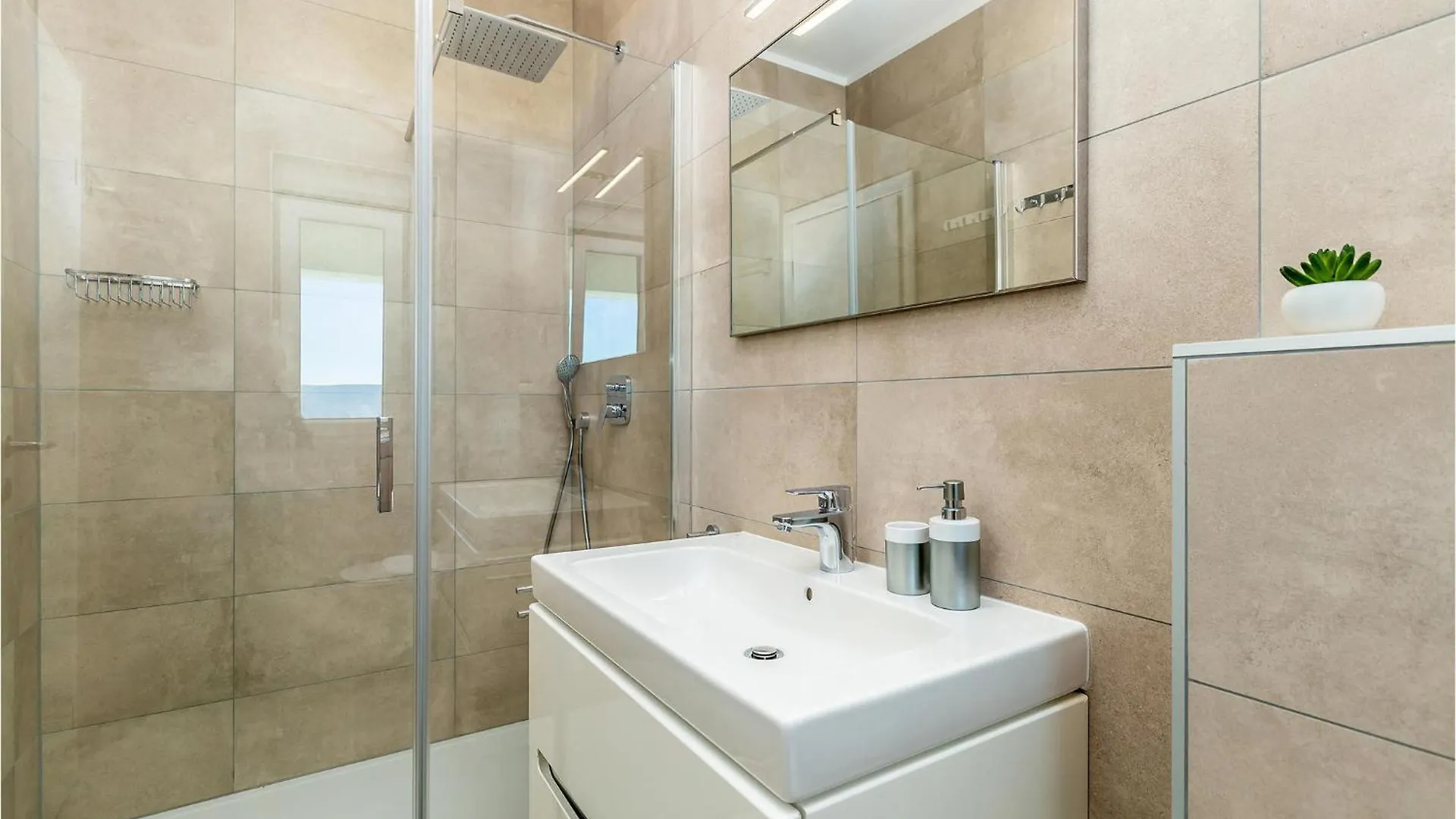 3 Bedroom Gorgeous Home In Linardici 0*,